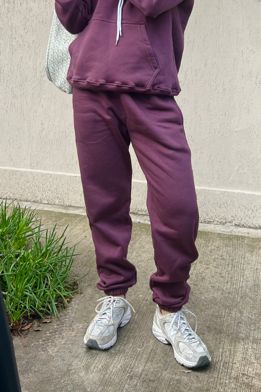 JOGGER FRISADO UVA – NUEVA TEMPORADA